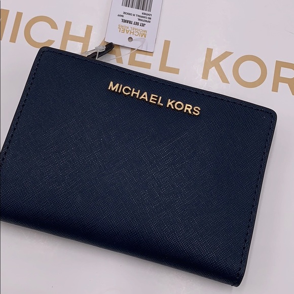 MICHAEL KORS JET SET TRAVEL MD CARRYALL W CRDCSE - Picture 15 of 16